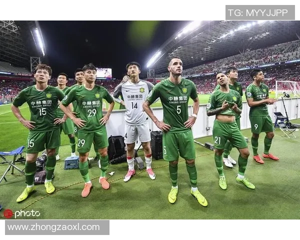 足球明星进场时的行李揭秘与背后的故事分析 足球明星进场时的行李揭秘与背后的故事分析